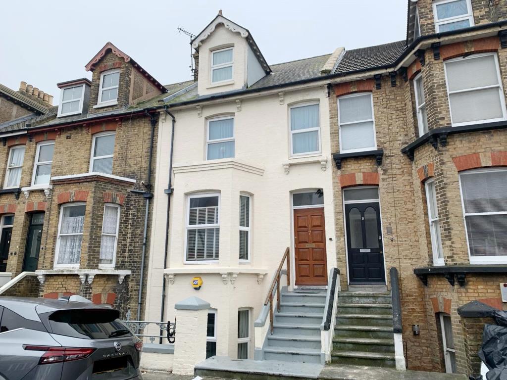 Lot: 23 - FREEHOLD BLOCK OF THREE FLATS FOR INVESTMENT - External photo of four storey mid-terrace